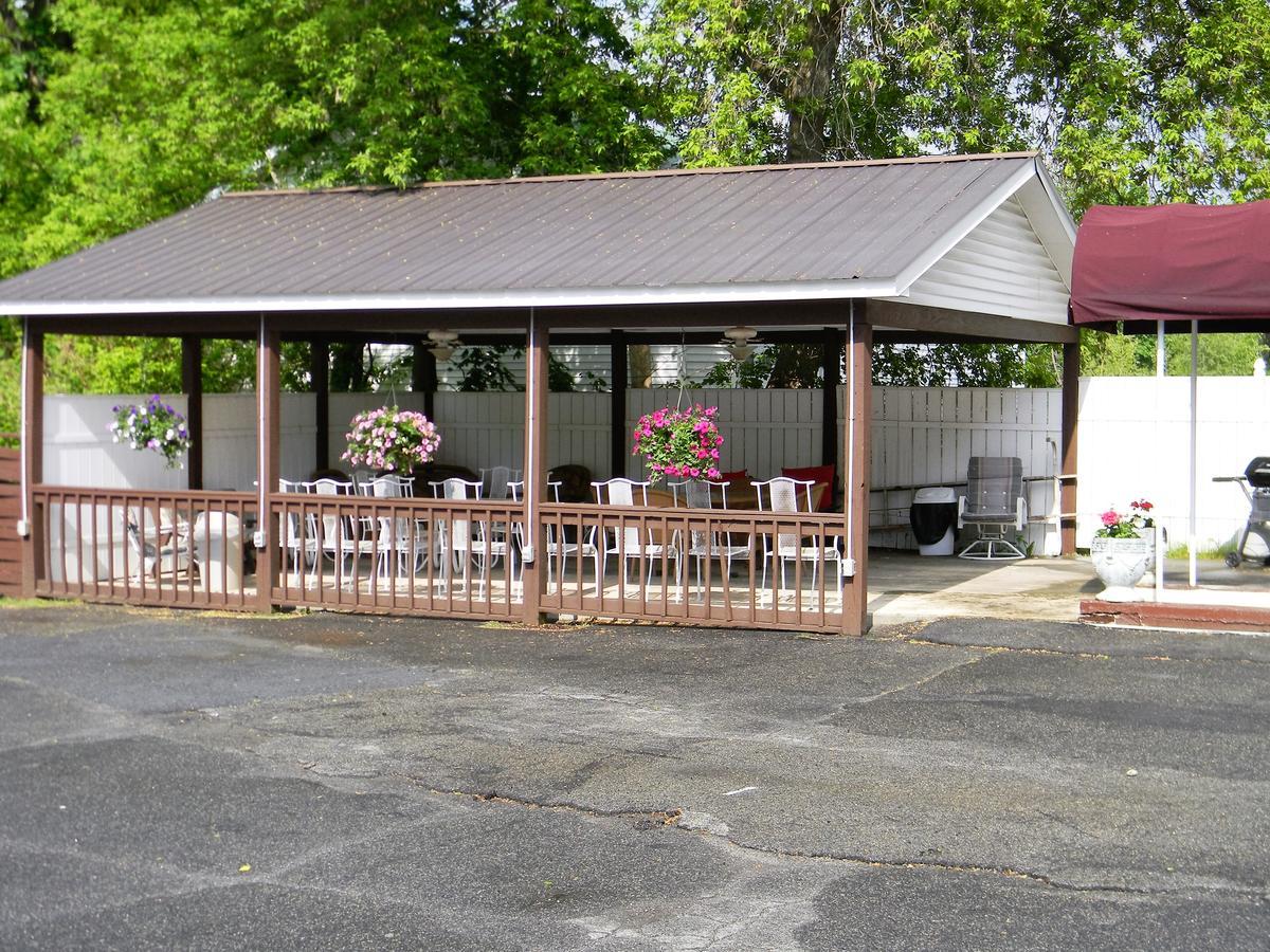 The Stone House Motel & Motor Lodge Ticonderoga Zewnętrze zdjęcie